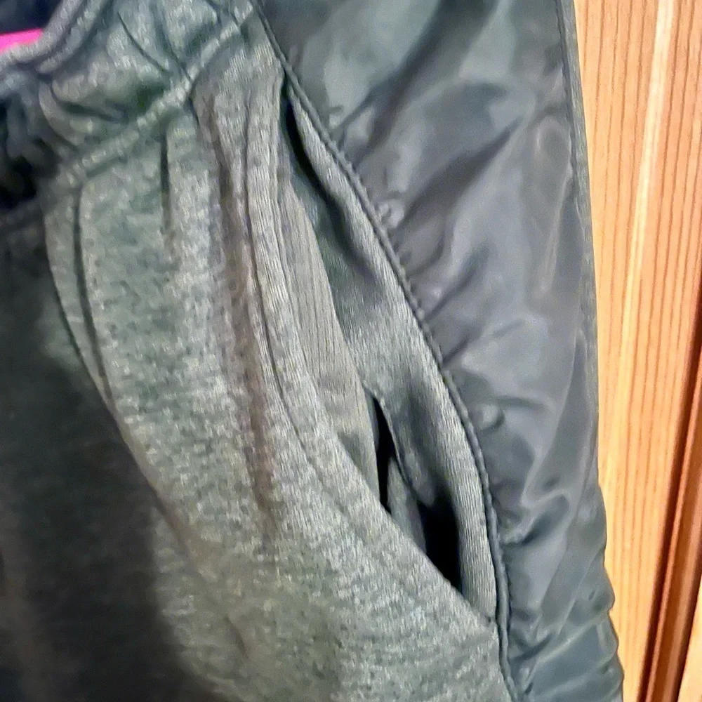 Reebok Gray Black Drawstring Comfort Size 2XL Joggers w Racing Stripes 3 Pockets